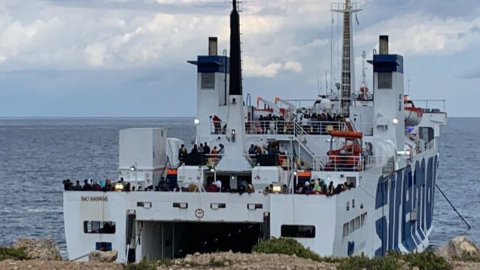 Al via trasferimenti migranti da hotspot Lampedusa a Porto Empedocle