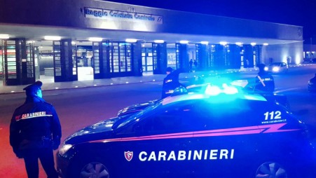 I Carabinieri arrestano un 36enne slovacco colpito da un mandato di arresto europeo In particolare, i militari dell’Arma, che in concomitanza del periodo festivo hanno ulteriormente intensificato i servizi di controllo del territorio, una volta identificato l’uomo lo hanno accompagnato presso gli uffici di Viale Calabria