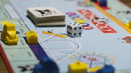 I giochi della tradizione disponibili online Quando si parla di grandi classici dei giochi di società, il Monopoly occupa da sempre un posto speciale
