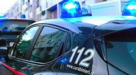 Avevano armi e droga, arrestati 56enne e il figlio in Calabria L'operazione che ha portato agli arresti è scaturita da un controllo effettuato nella casa dei due nel corso del quale il più giovane è stato visto uscire dall'abitazione con fare sospetto