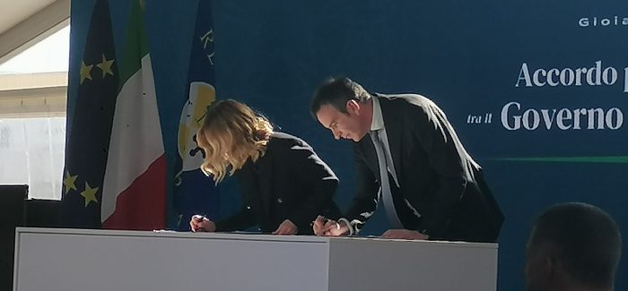 Un nuovo corso per il Mezzogiorno: Giorgia Meloni e Roberto Occhiuto firmano il patto al porto di Gioia Tauro. FOTO