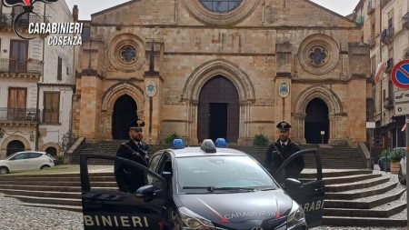 Trovato con quasi un chilo di cocaina, arrestato dai carabinieri in Calabria Contestata detenzione illegale di droga finalizzata allo spaccio