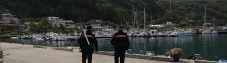 Blitz dei carabinieri alle bancarelle abusive della Tonnara di Palmi, pesce venduto in pessime condizioni igieniche