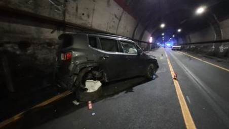 Gravissimo incidente sulla superstrada “Jonio-Tirreno” all’interno della galleria “Limina”, una persona ha perso la vita. Foto