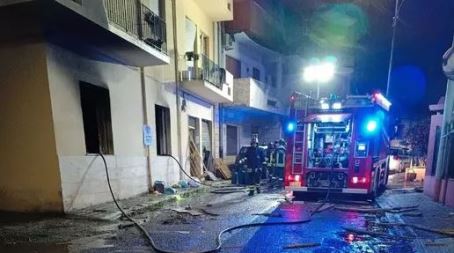 Sfiorata la strage a Calabria, tremenda esplosione causata da una fuga di gas Fortunatamente non ci sono morti, ma solo un ferito trasferito all'ospedale in stato di choc 